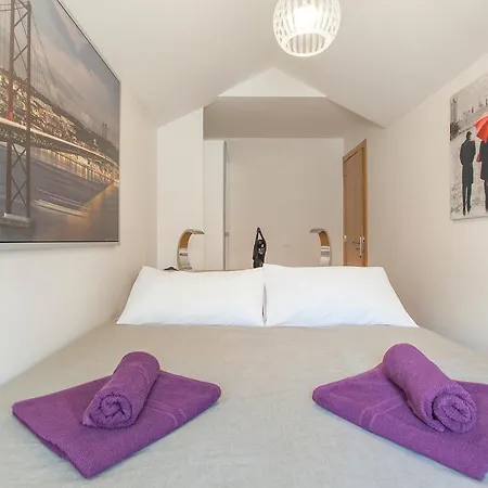 Principe Real 2 Bedrooms 2 Bathrooms, Air-con, Wi-fi, 3rd Floor *