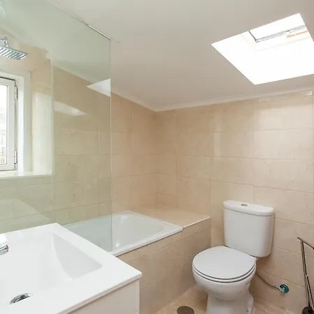 Principe Real 2 Bedrooms 2 Bathrooms, Air-con, Wi-fi, 3rd Floor Apartment *