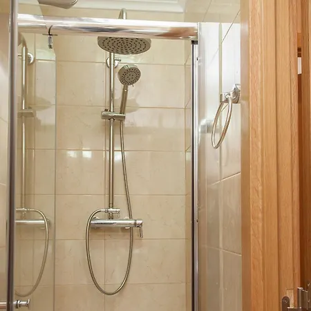 Principe Real 2 Bedrooms 2 Bathrooms, Air-con, Wi-fi, 3rd Floor * Lisbon