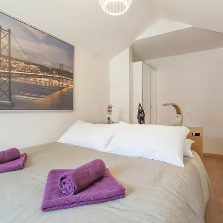 Апартаменты Principe Real 2 Bedrooms 2 Bathrooms, Air-con, Wi-fi, 3rd Floor *